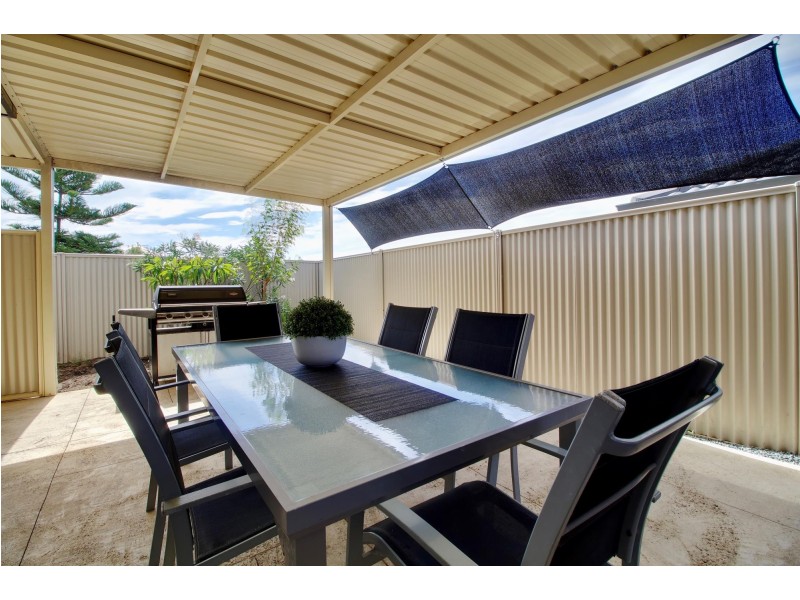 1 Abbeytown Circle, Waikiki WA 6169