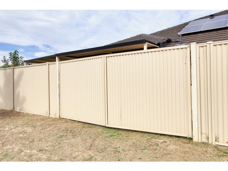 1 Abbeytown Circle, Waikiki WA 6169