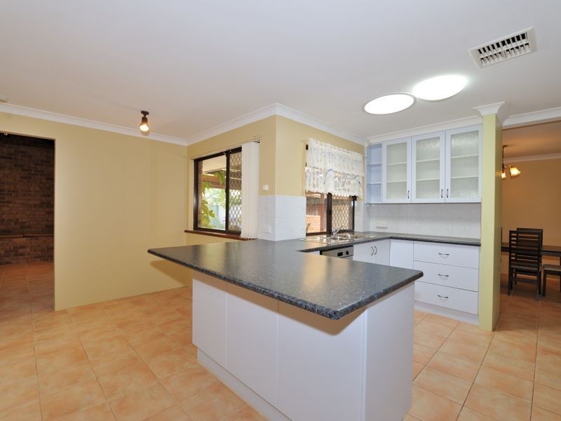 7 Kingsbridge Road, Warnbro WA 6169