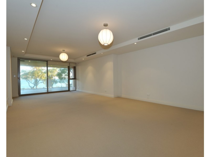 1/3 Rockingham Beach Road, Rockingham WA 6168