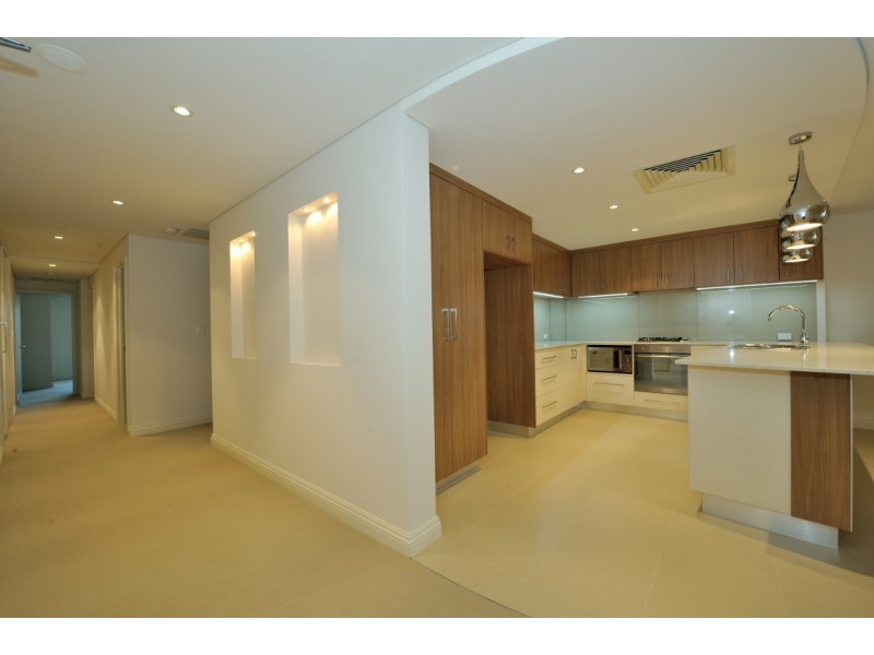 1/3 Rockingham Beach Road, Rockingham WA 6168