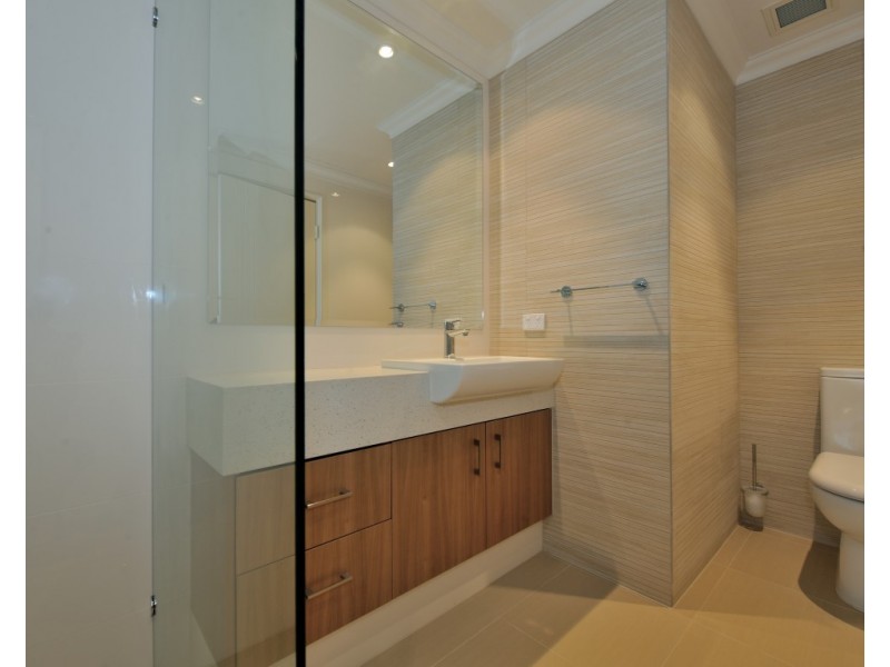 1/3 Rockingham Beach Road, Rockingham WA 6168