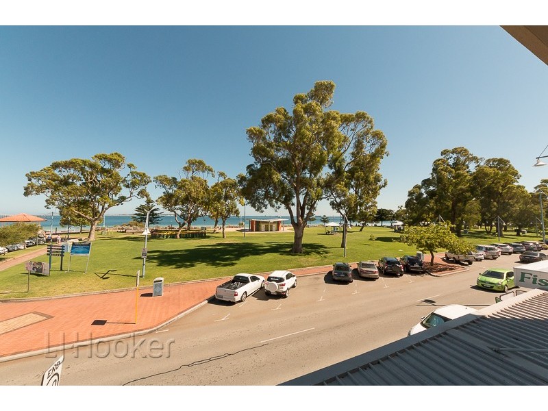 1/3 Rockingham Beach Road, Rockingham WA 6168