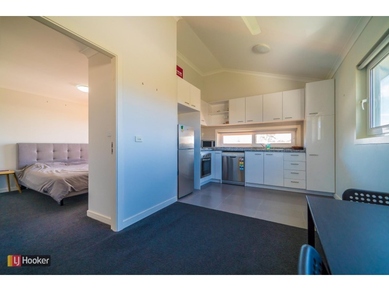 8/18 Thorpe Street, Rockingham WA 6168