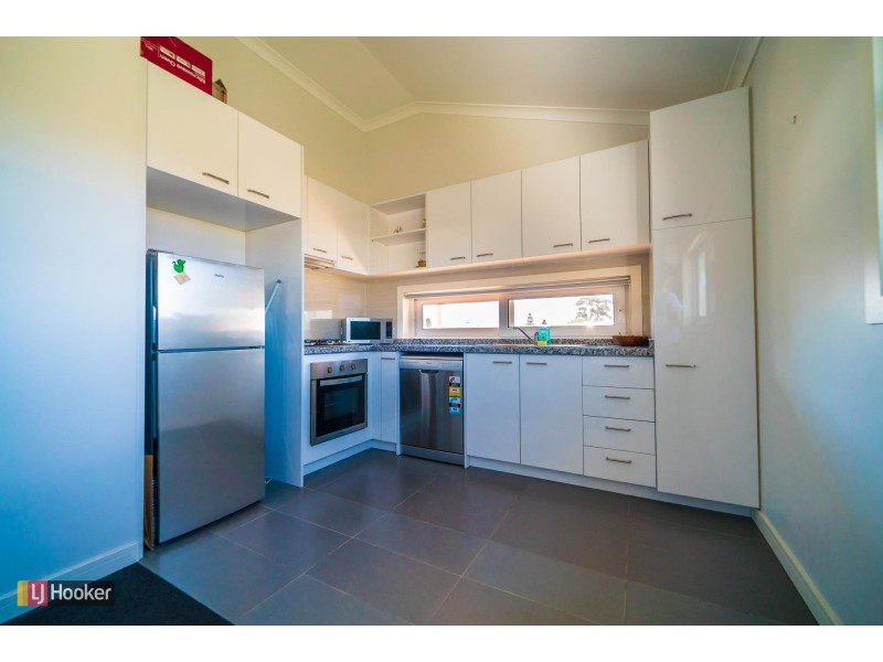 8/18 Thorpe Street, Rockingham WA 6168