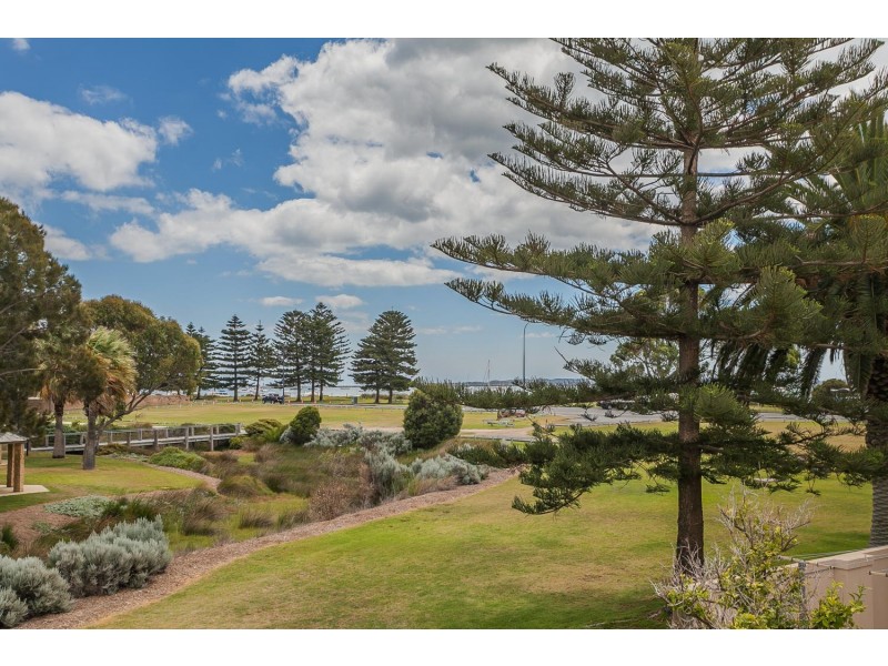 4/28 Fletcher Street, Rockingham WA 6168