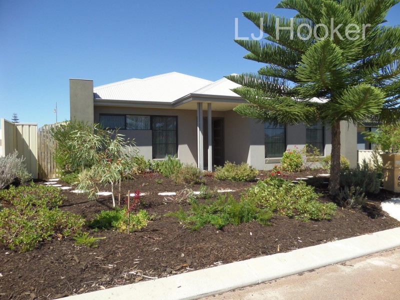 66 Bancoura Parkway, Secret Harbour WA 6173