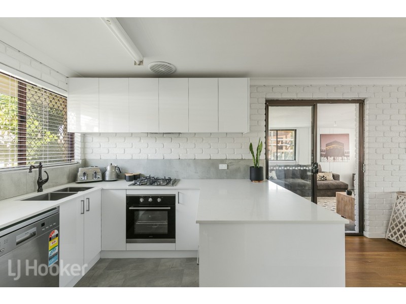 1 Varley Crescent, Cooloongup WA 6168