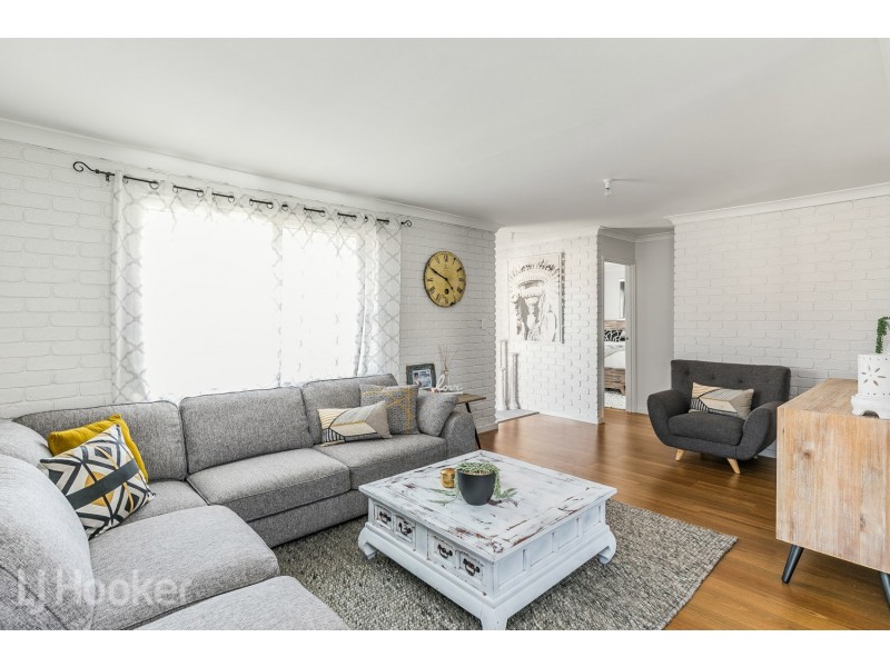 1 Varley Crescent, Cooloongup WA 6168