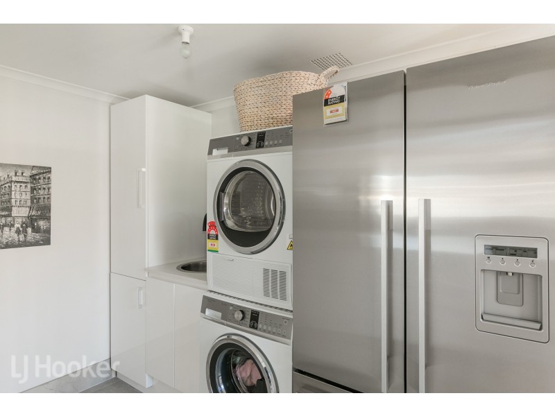 1 Varley Crescent, Cooloongup WA 6168