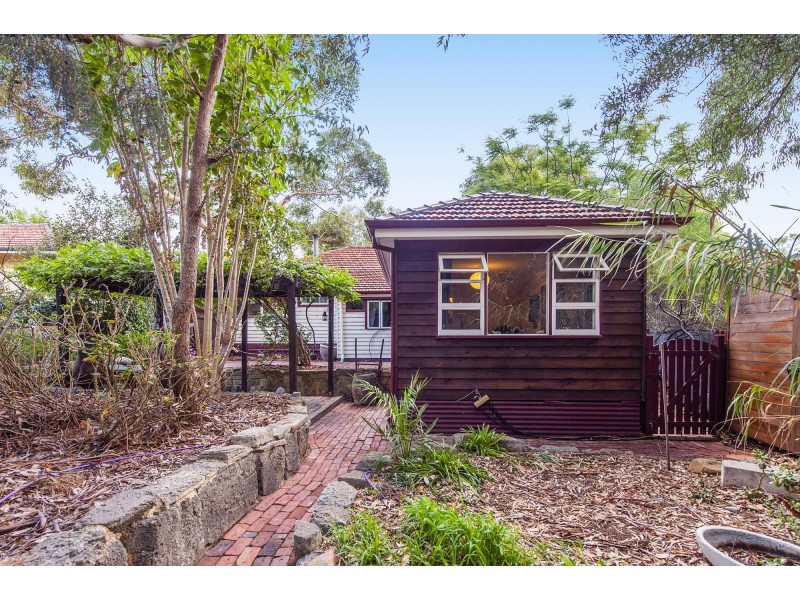 26 Oldham Crescent, Hilton WA 6163