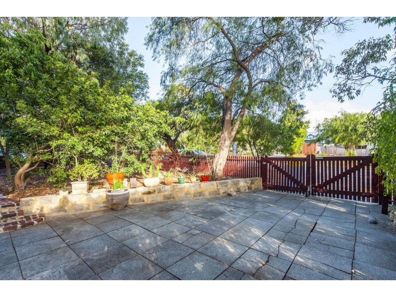 26 Oldham Crescent, Hilton WA 6163