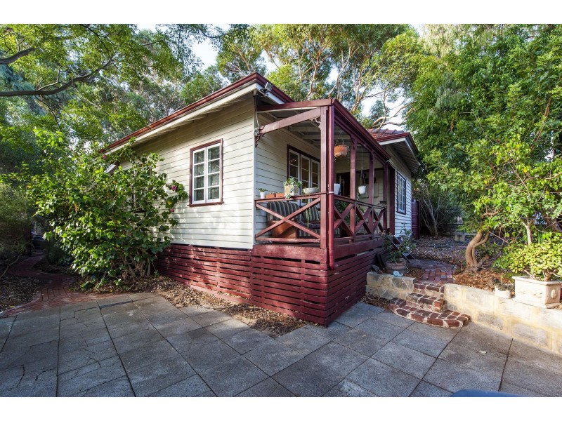 26 Oldham Crescent, Hilton WA 6163