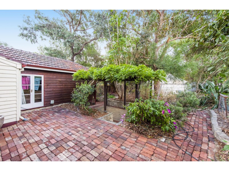 26 Oldham Crescent, Hilton WA 6163