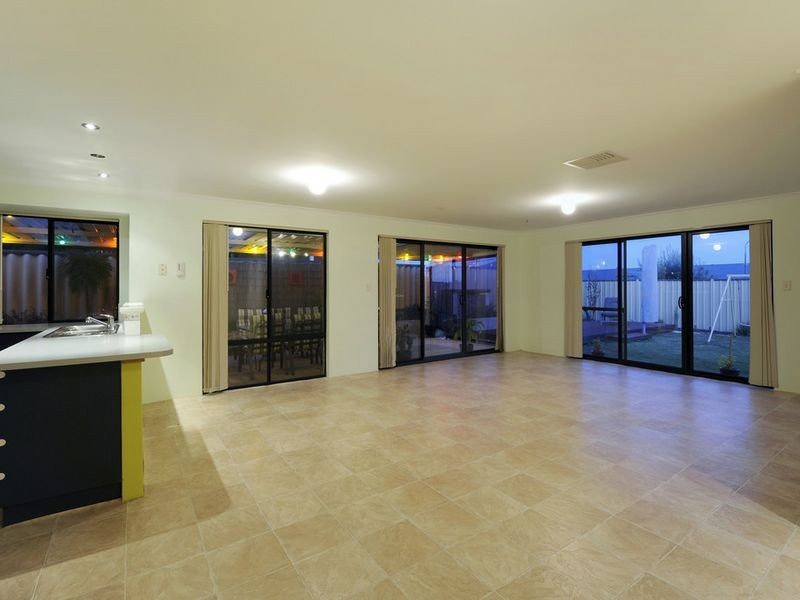 4 Wittecarra Crescent, Port Kennedy WA 6172
