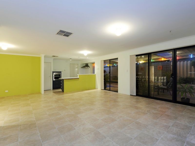 4 Wittecarra Crescent, Port Kennedy WA 6172