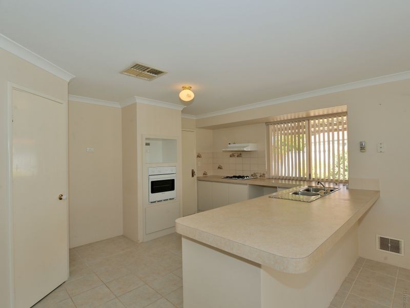 13 Latiano Green, Secret Harbour WA 6173