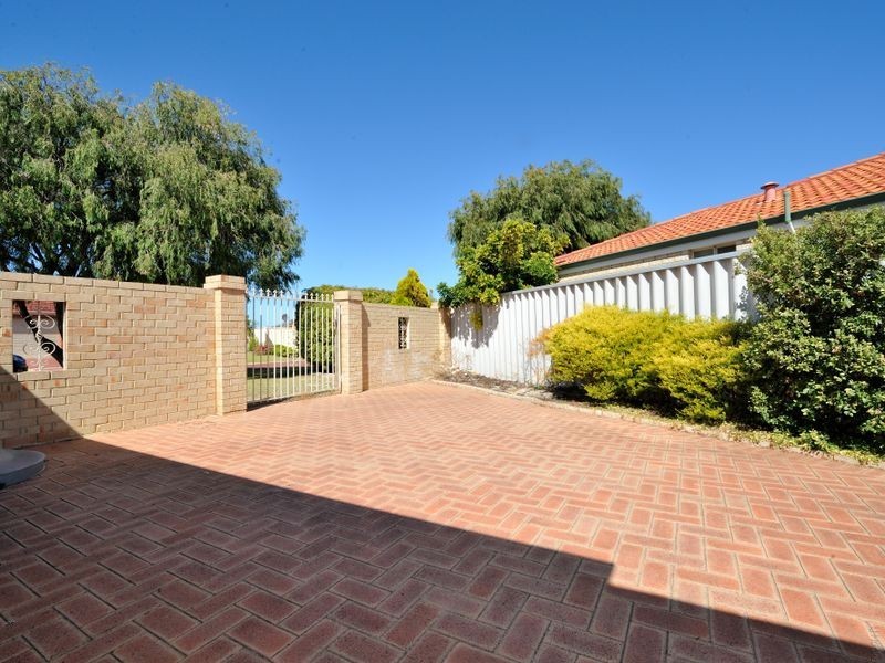 13 Latiano Green, Secret Harbour WA 6173
