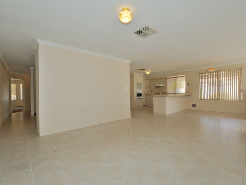 13 Latiano Green, Secret Harbour WA 6173