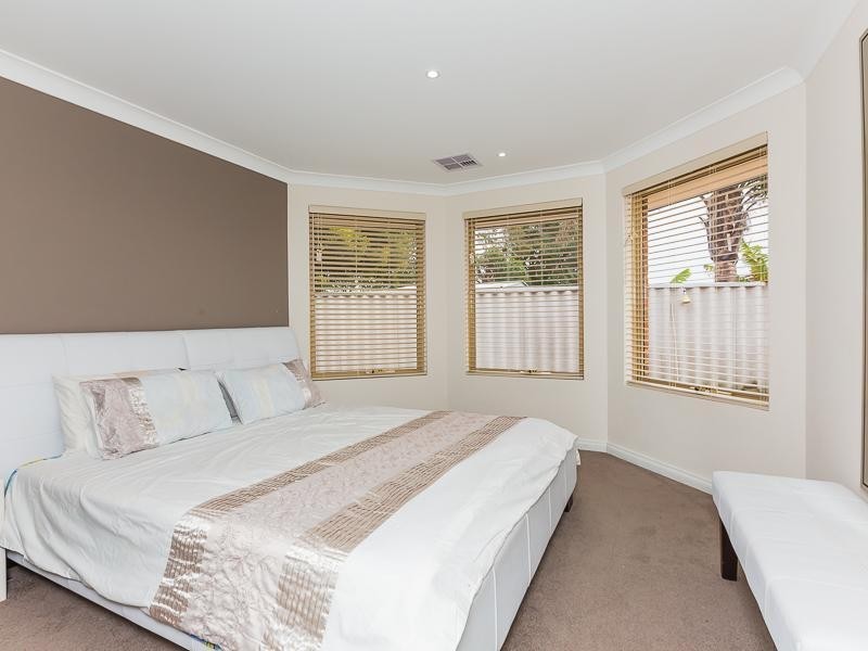 41A Silvertop Circle, Warnbro WA 6169