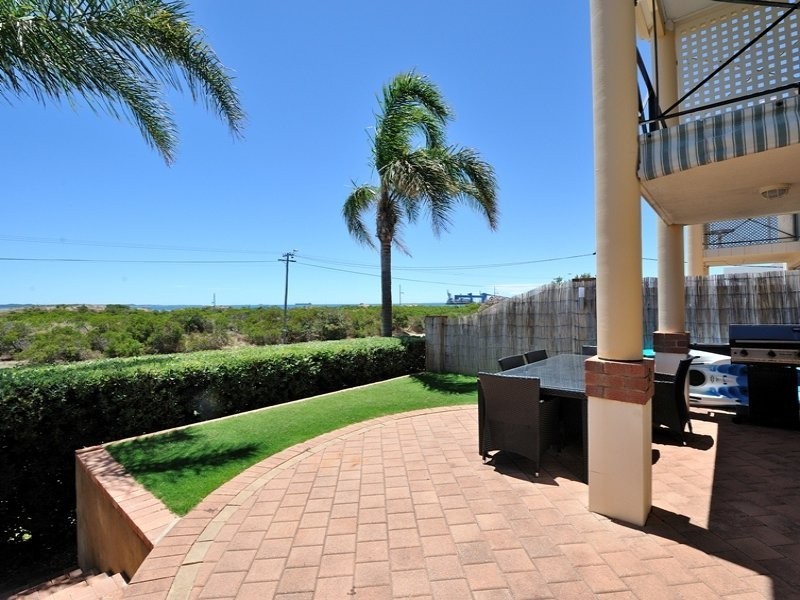 4/2 Victoria Street, Rockingham WA 6168