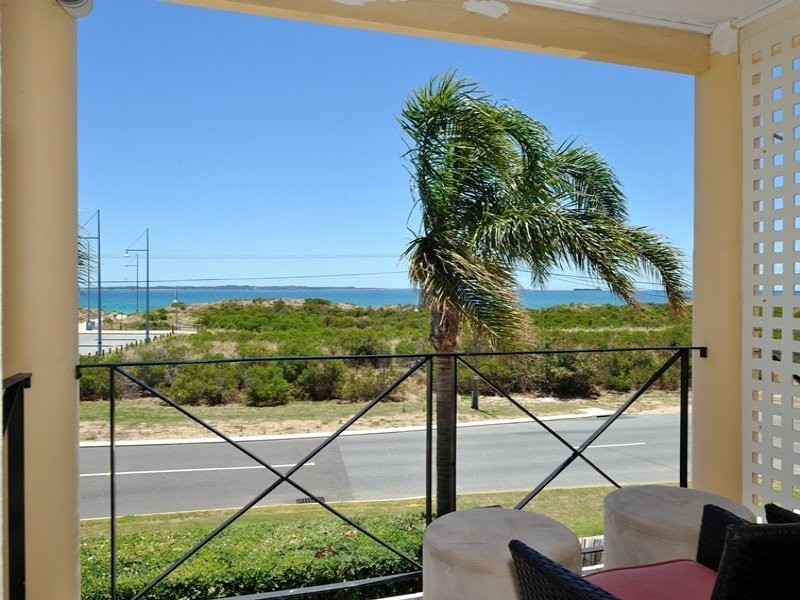 4/2 Victoria Street, Rockingham WA 6168