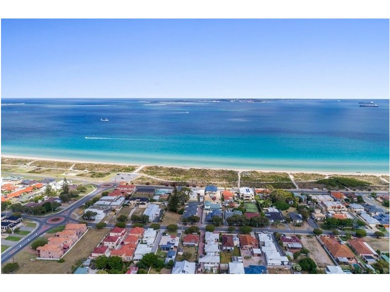 4/2 Victoria Street, Rockingham WA 6168