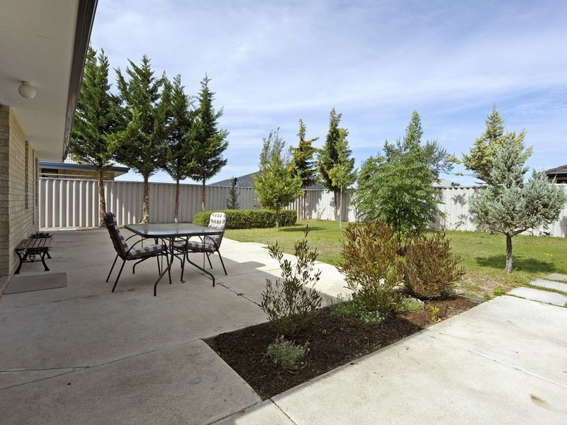 11 Nunton Place, Port Kennedy WA 6172