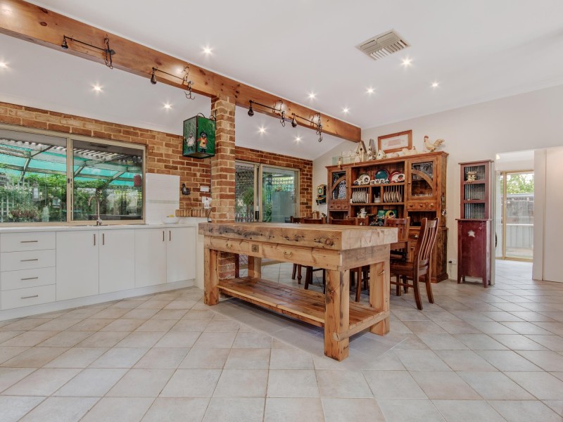 8 Javanica Court, Warnbro WA 6169