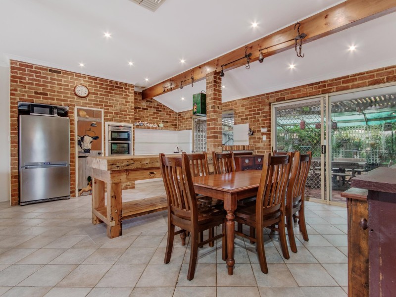 8 Javanica Court, Warnbro WA 6169