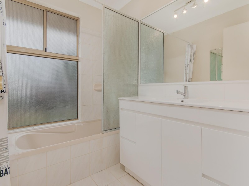 8 Javanica Court, Warnbro WA 6169