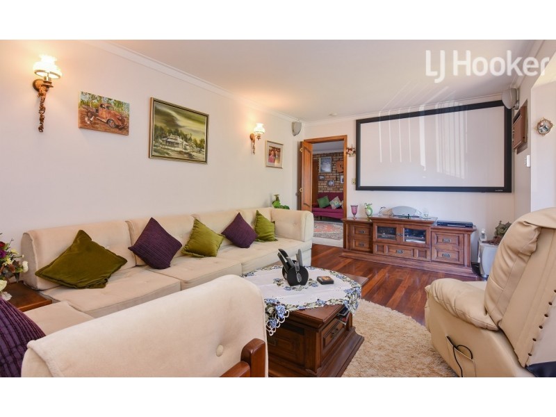 11 Farrington Street, Warnbro WA 6169