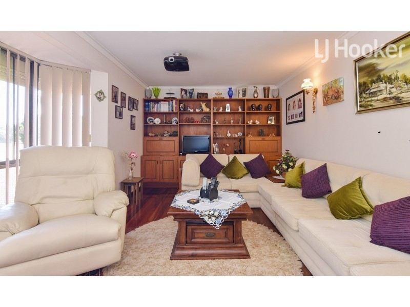 11 Farrington Street, Warnbro WA 6169