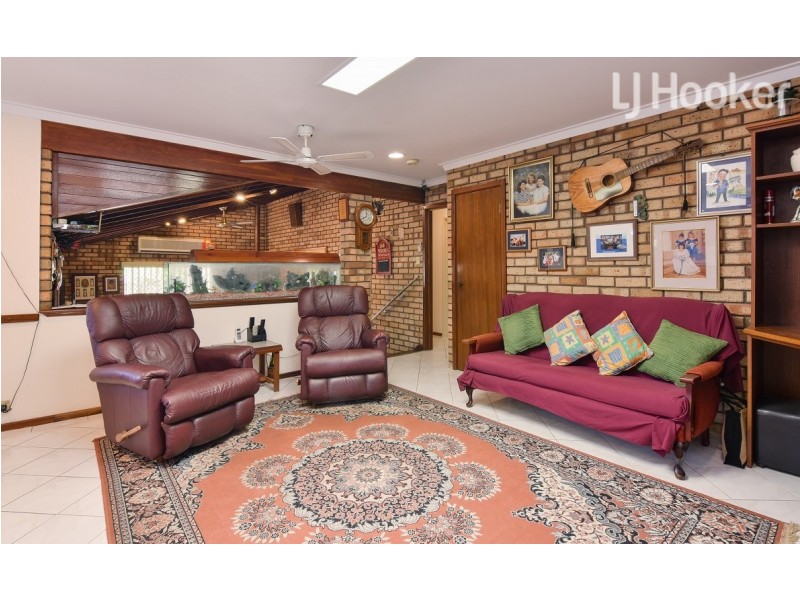 11 Farrington Street, Warnbro WA 6169