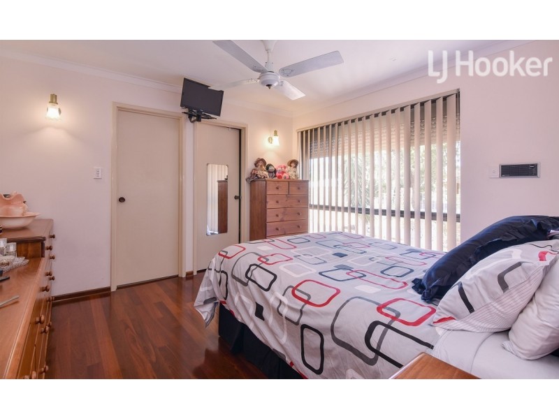 11 Farrington Street, Warnbro WA 6169