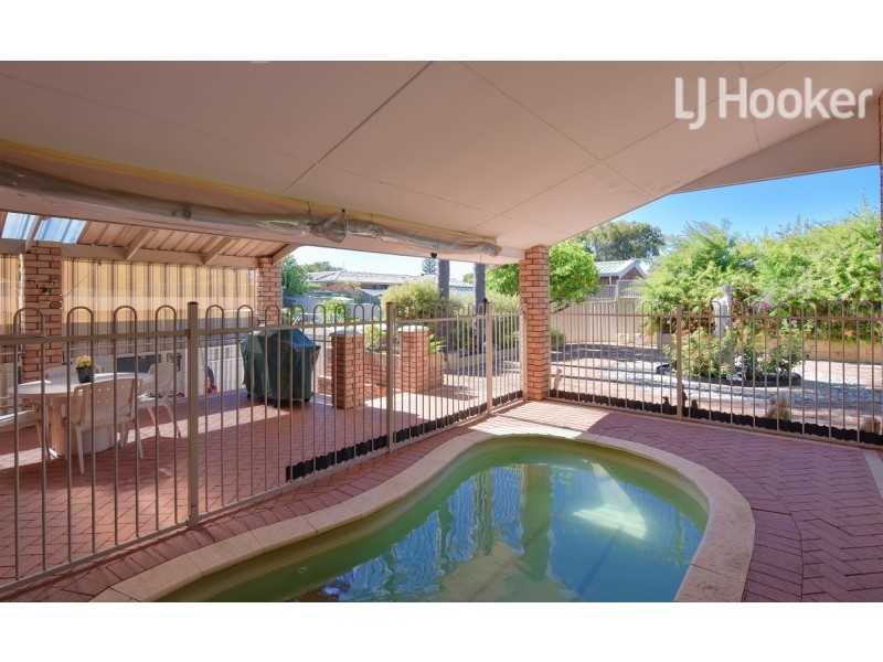 11 Farrington Street, Warnbro WA 6169