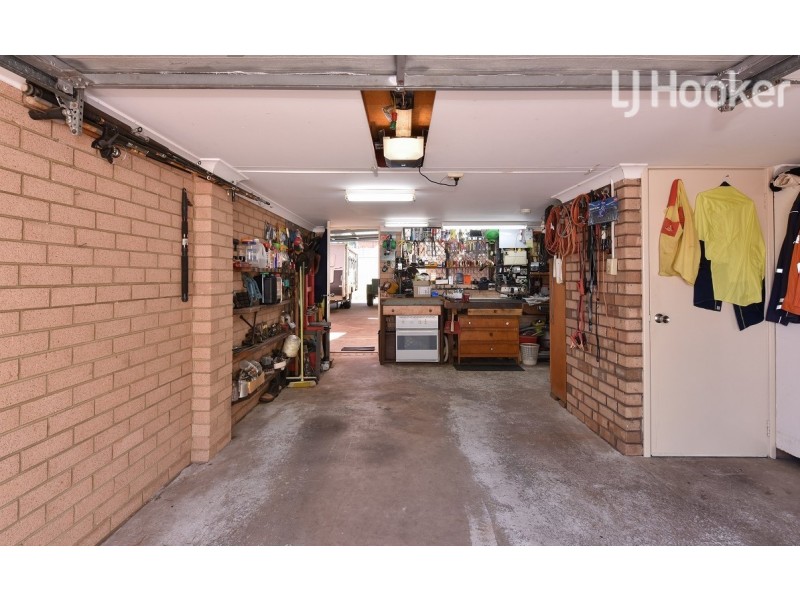 11 Farrington Street, Warnbro WA 6169