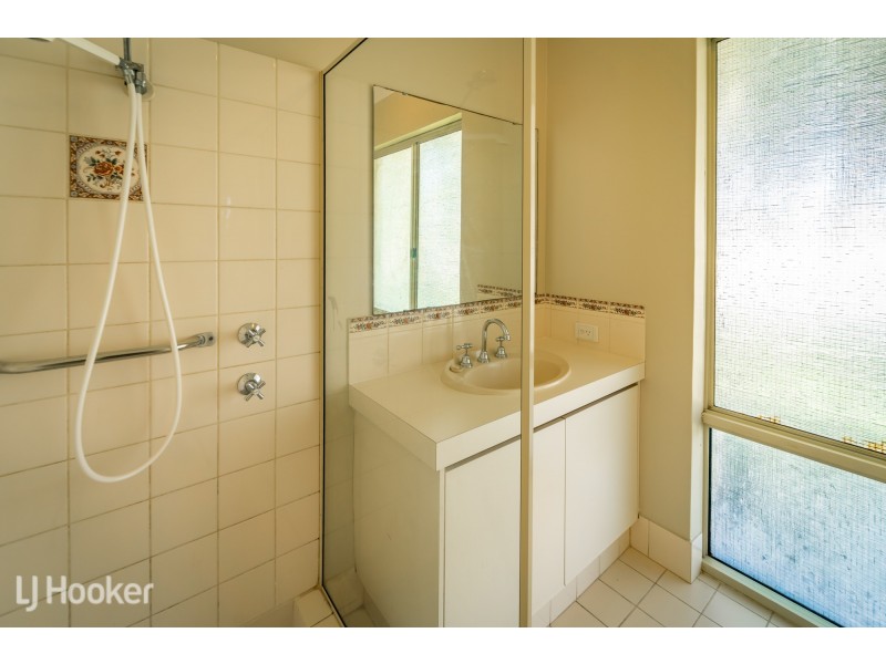 24 Woodbridge Drive, Cooloongup WA 6168