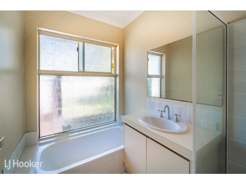 24 Woodbridge Drive, Cooloongup WA 6168