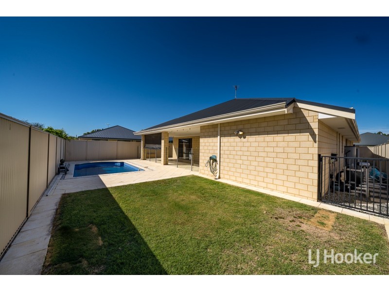 27 Buttermere Approach, Waikiki WA 6169