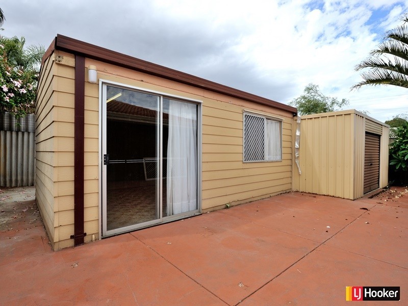 3 Cowling Way, Parmelia WA 6167