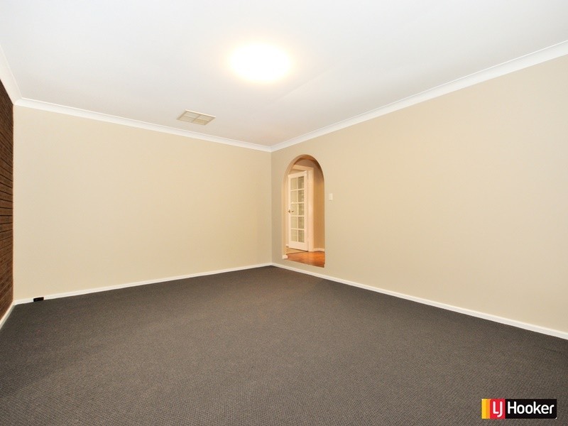 3 Cowling Way, Parmelia WA 6167