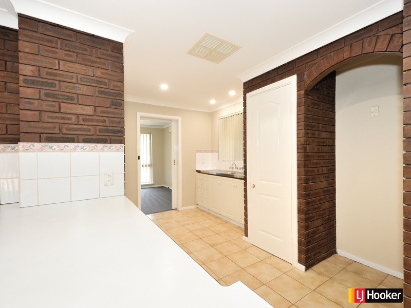 3 Cowling Way, Parmelia WA 6167