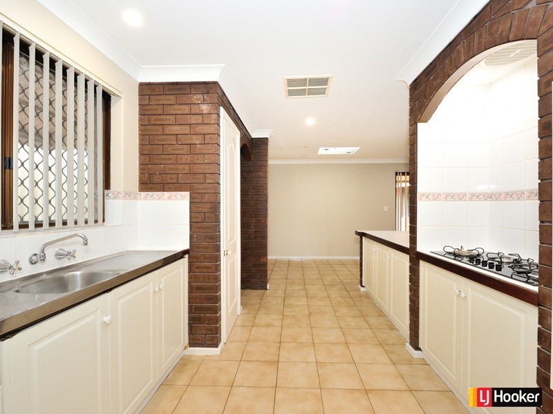 3 Cowling Way, Parmelia WA 6167