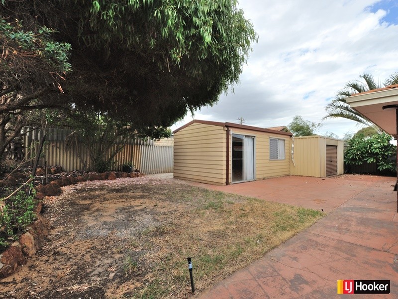 3 Cowling Way, Parmelia WA 6167