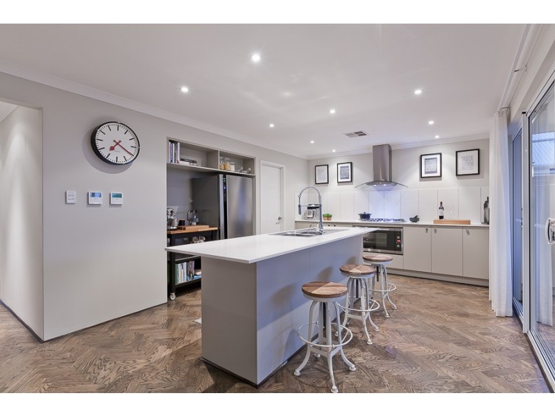 12 Tallering Way, Golden Bay WA 6174