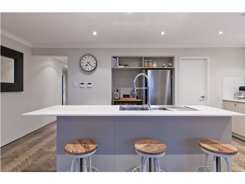 12 Tallering Way, Golden Bay WA 6174