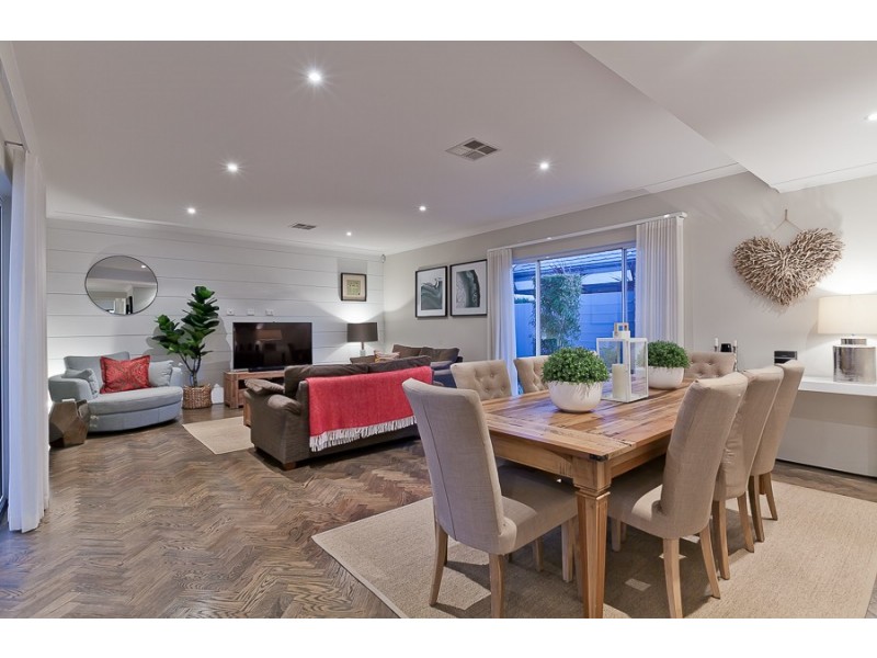 12 Tallering Way, Golden Bay WA 6174