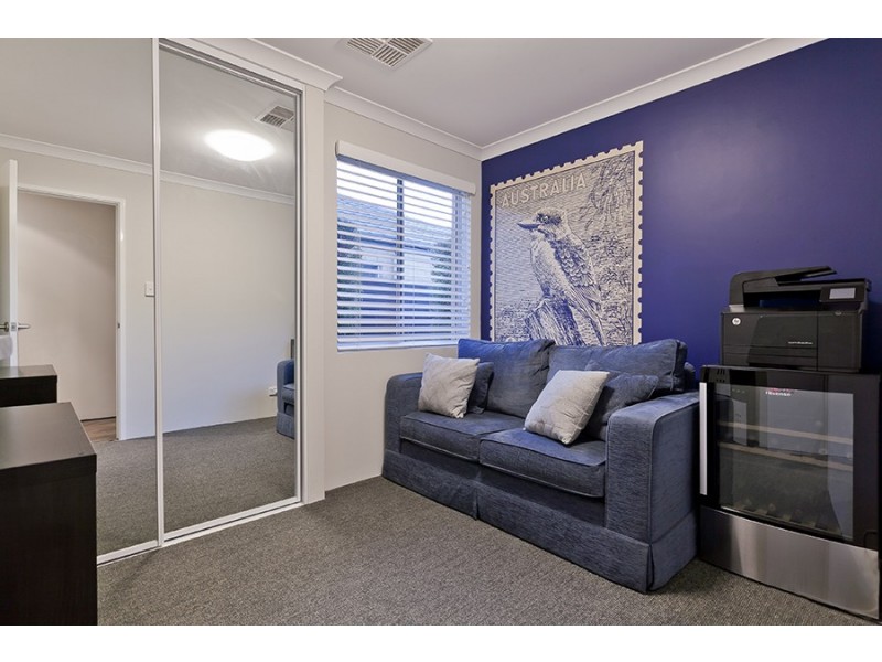 12 Tallering Way, Golden Bay WA 6174