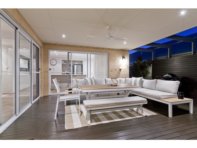 12 Tallering Way, Golden Bay WA 6174